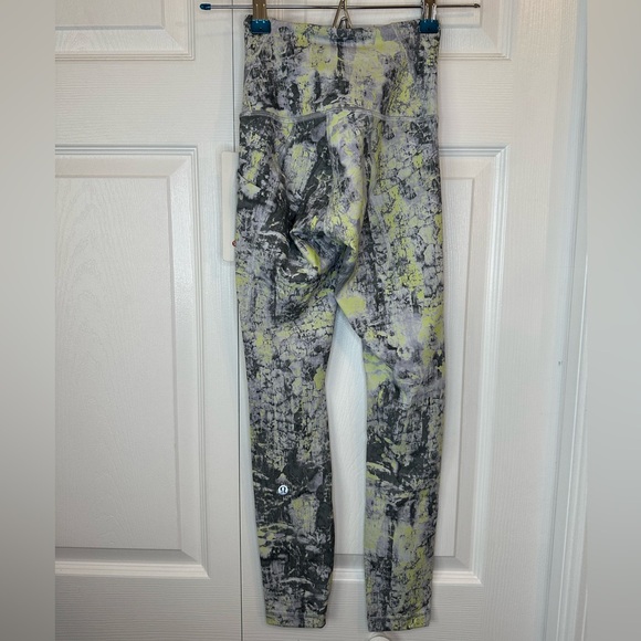 Lululemon Wunder Train High-Rise Tight with Pockets 25"
Sz. 0 - Picture 6 of 8